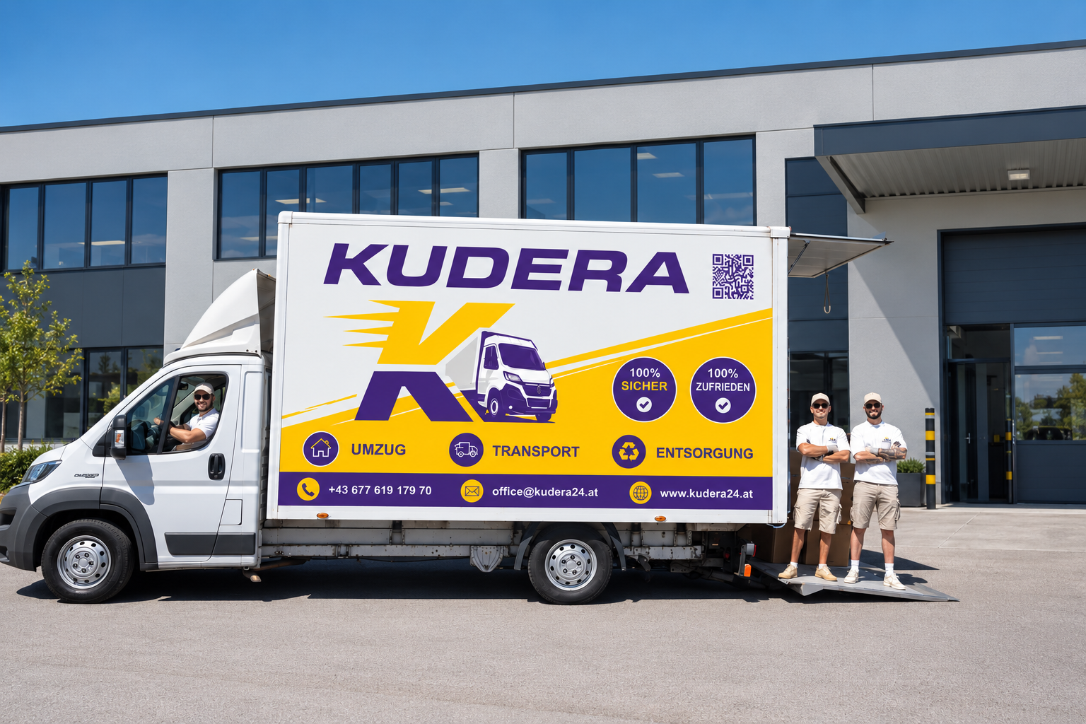 Kudera Marken-LKW mit Team vor einem Bürogebäude